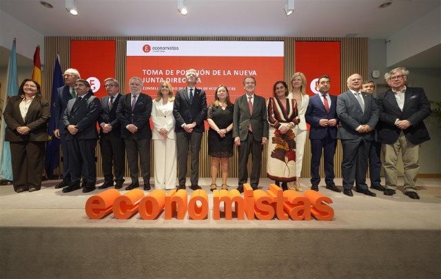 Santalices destaca o papel fundamental dos economistas na orientación das decisións públicas e privadas